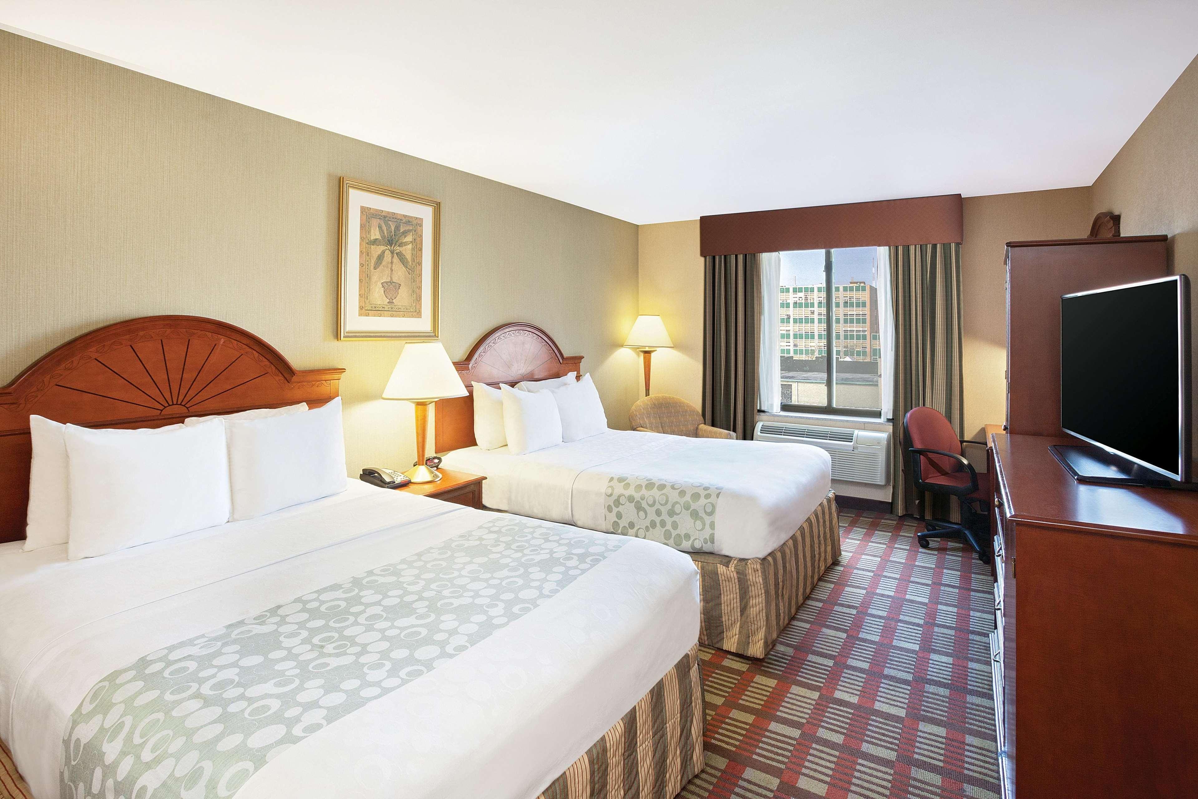 La Quinta Inn By Wyndham Queens New York Eksteriør billede