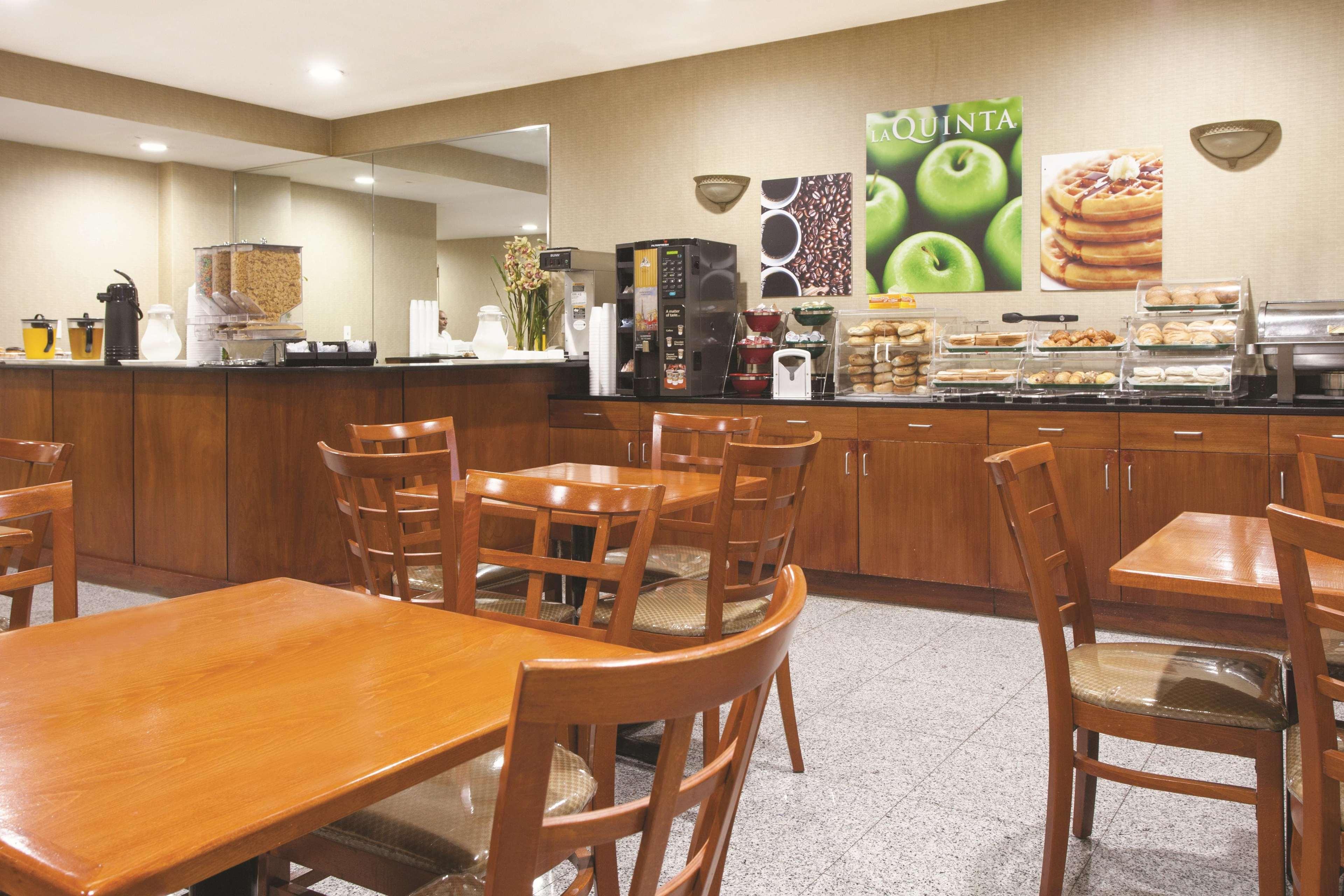 La Quinta Inn By Wyndham Queens New York Eksteriør billede