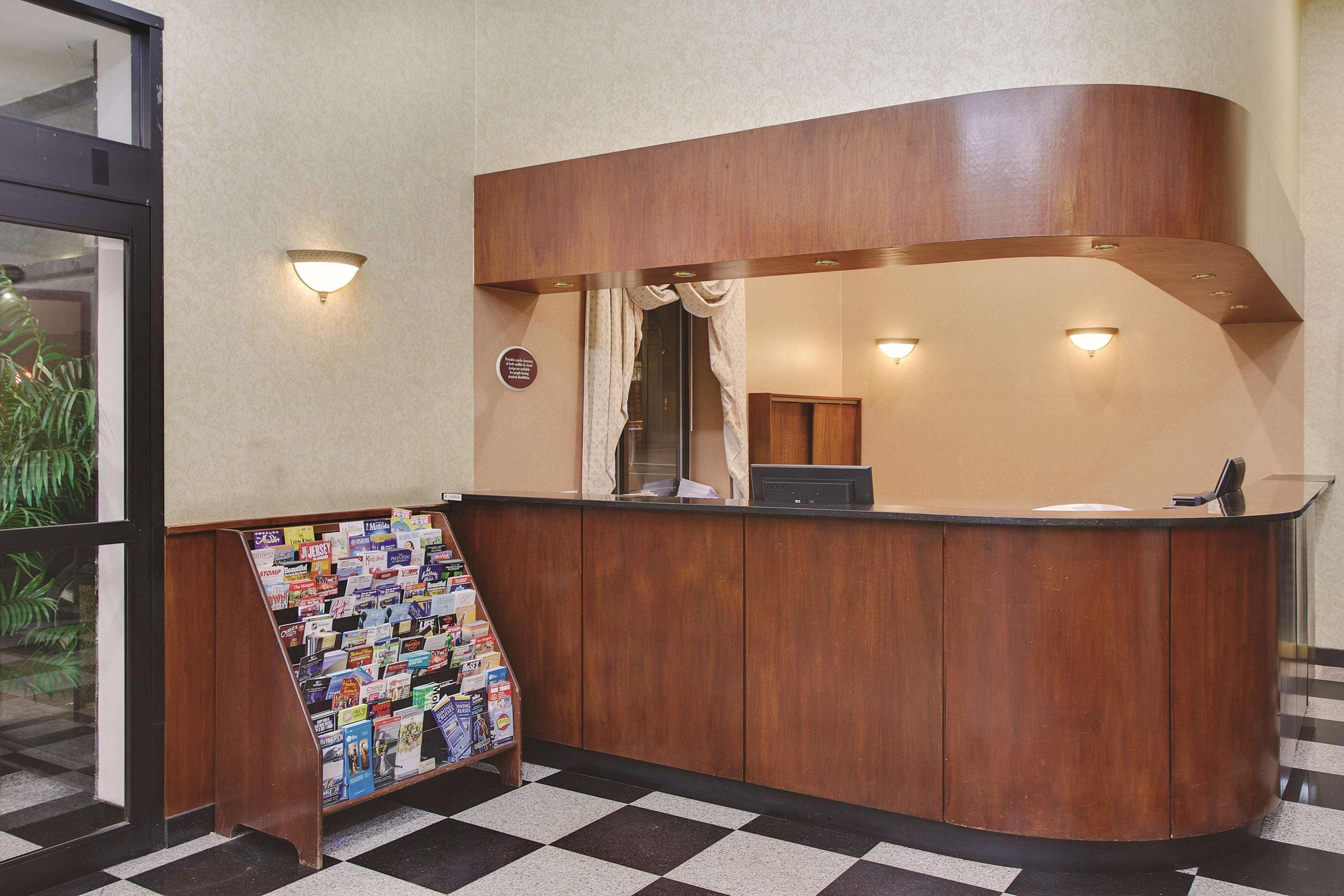 La Quinta Inn By Wyndham Queens New York Eksteriør billede