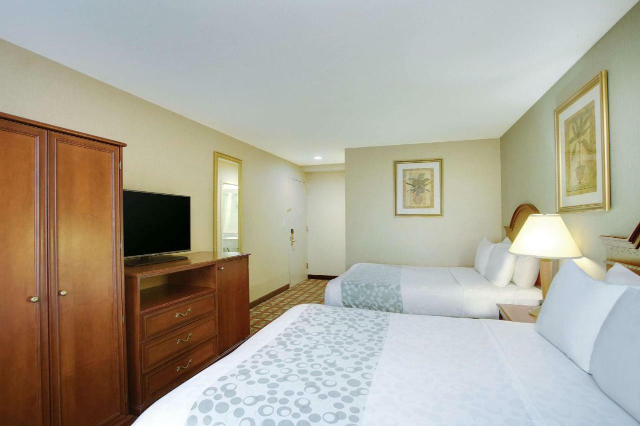 La Quinta Inn By Wyndham Queens New York Eksteriør billede